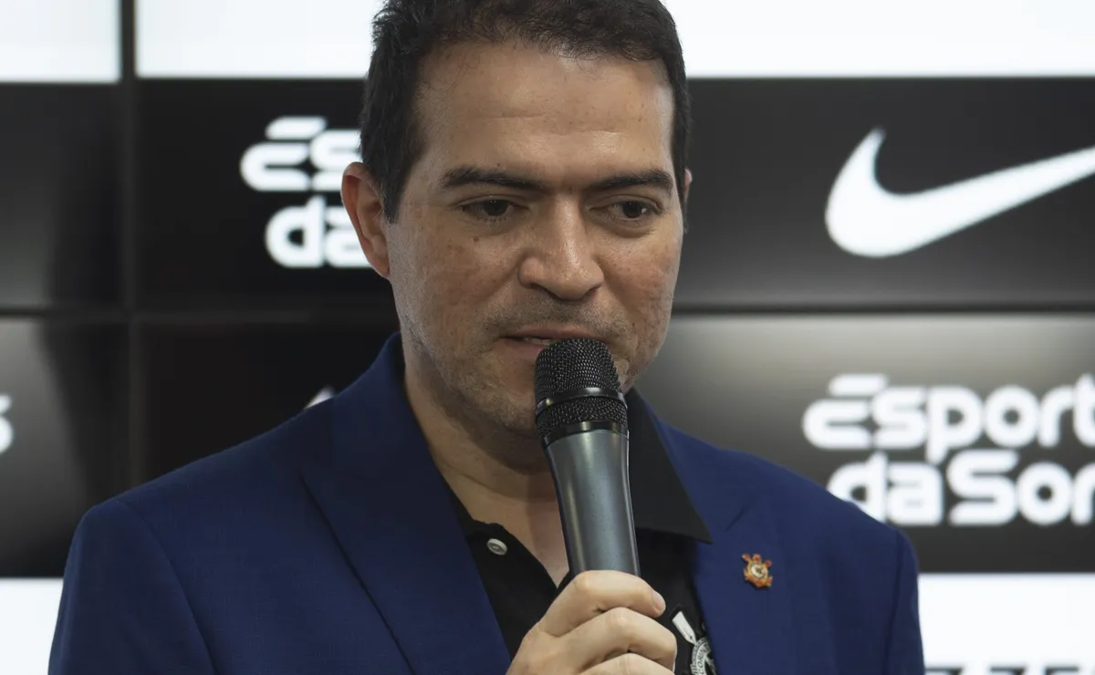 Marcelo Paz tem otimismo para renovar com Memphis Depay no Corinthians: “Ele quer ficar aqui”