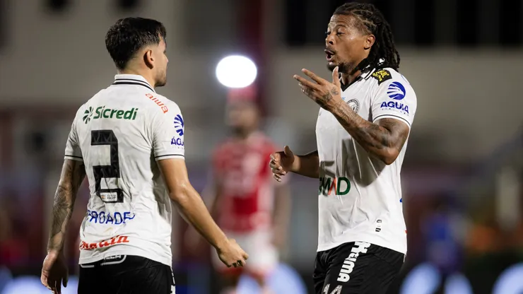 Berto jogador do Operario durante partida contra o Vila Nova-GO no estadio Onesio Brasileiro Alvarenga pelo campeonato Brasileiro B 2026. Foto: Heber Gomes/AGIF