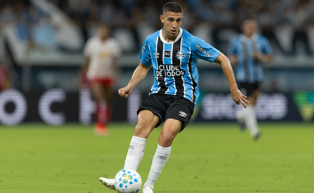 Monsalve perde espaço no Grêmio, concorrência aumenta e meia vive momento decisivo