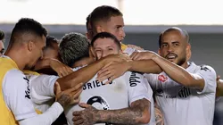 Elenco do Santos comemorando gol - Foto: Marcello Zambrana/AGIF