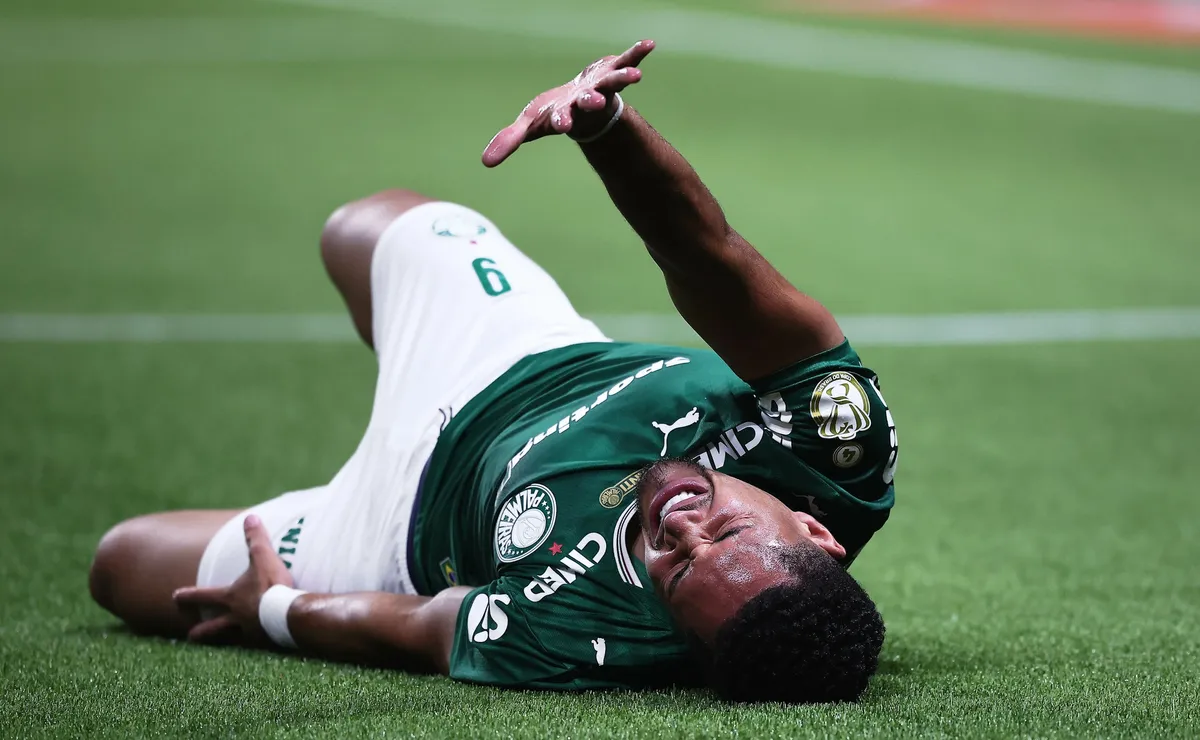 Vitor Roque se lesiona em volta ao Palmeiras contra Jacuipense e preocupação liga alerta