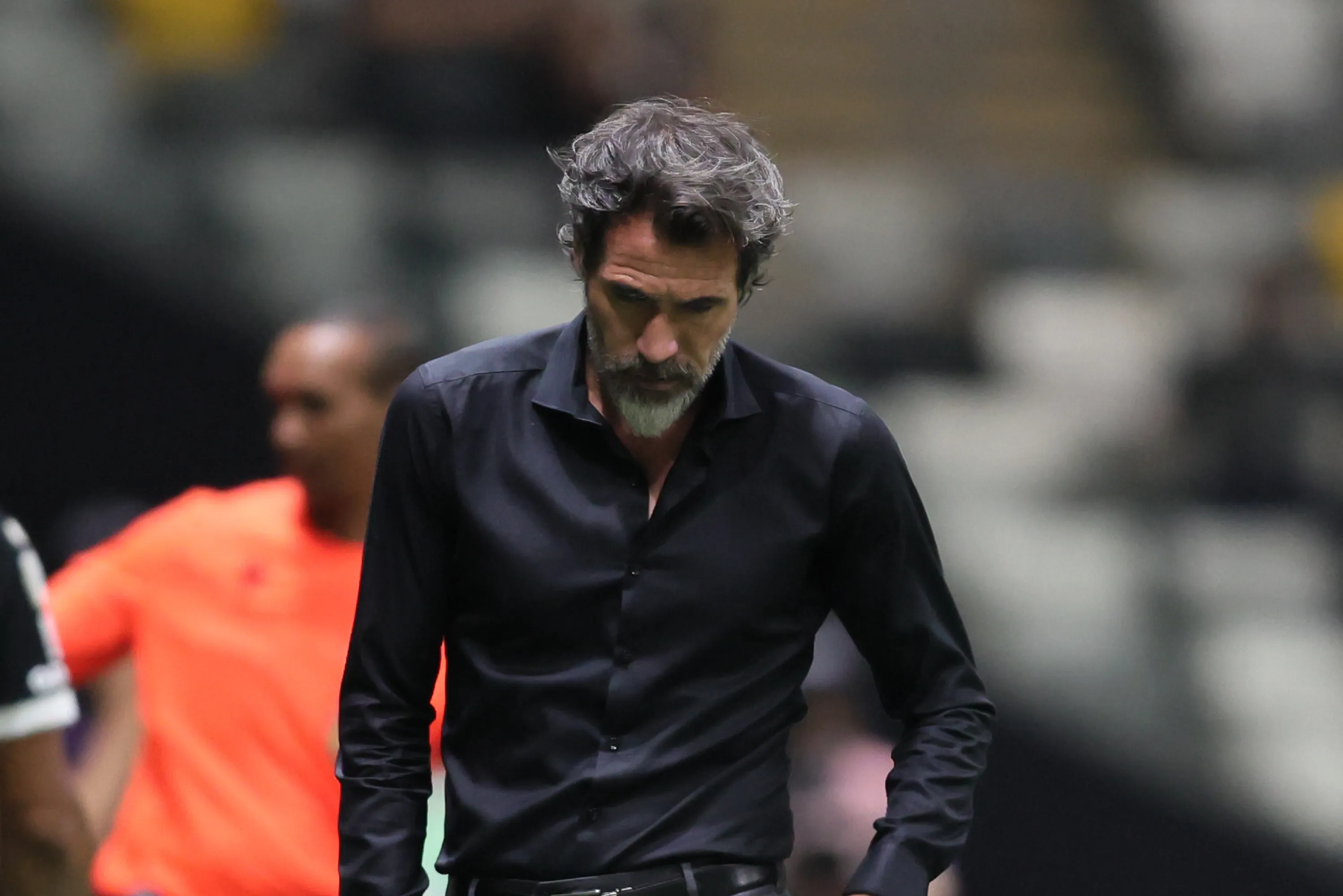 MG – BELO HORIZONTE – 23/04/2026 – COPA DO BRASIL 2026, ATLETICO X CEARA – Eduardo Dominguez tecnico do Atletico lamenta durante partida contra o Ceara no estadio Arena MRV pelo campeonato Copa Do Brasil 2026. Foto: Gilson Lobo/AGIF