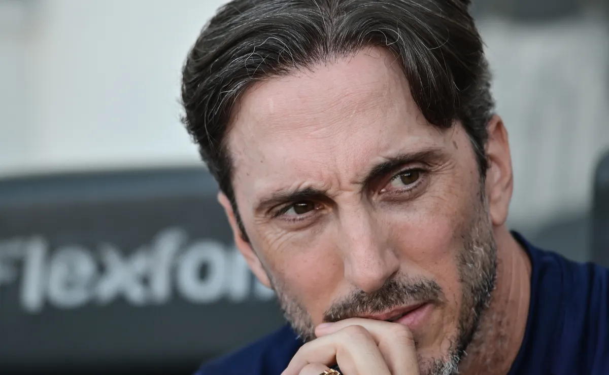 Zubeldia revolta a torcia do Fluminense após empate contra o Operário na Copa do Brasil