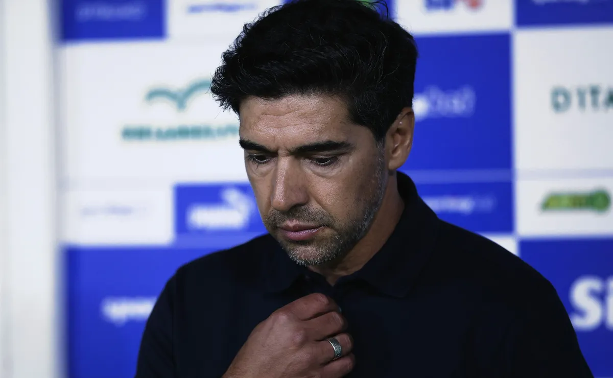 Abel Ferreira revela preocupação com lesão de Vitor Roque: “Não deve ser coisa muito boa”
