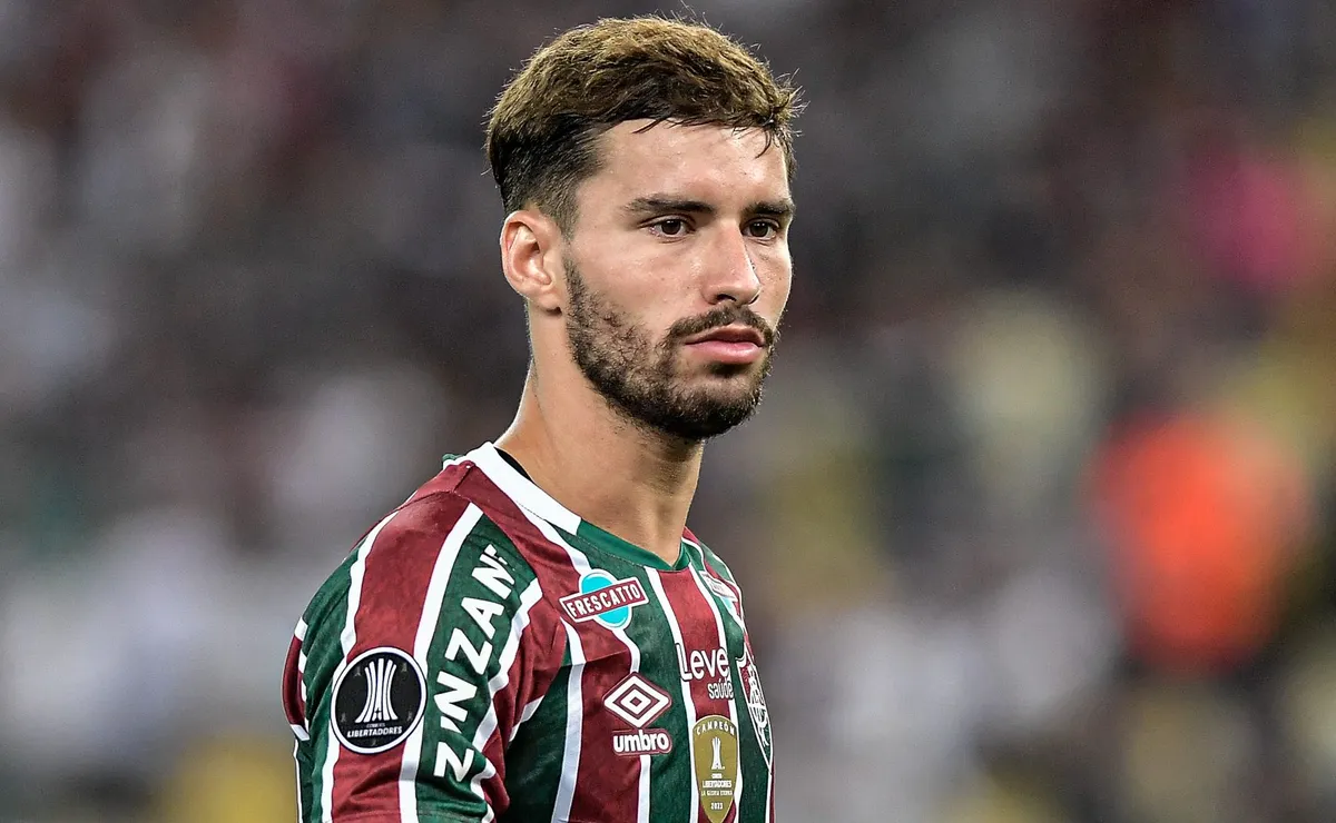 Zubeldía detalha problema inesperado com lesão de Martinelli e chama atenção sobre gramado