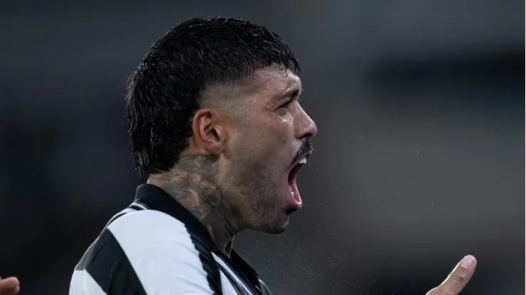 - Barboza jogador do Botafogo comemora seu gol durante partida contra o Flamengo