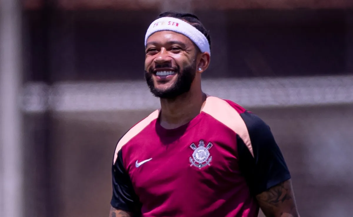 Memphis Depay sinaliza concordar com redução de salário para permanecer no Corinthians, revela jornalista