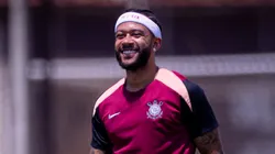 Memphis Depay durante treino no CT Joaquim Grava - Foto: Agência Corinthians - Rodrigo Coca