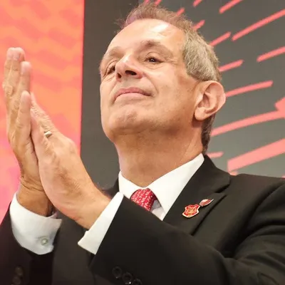 Flamengo fecha com joia do Fluminense