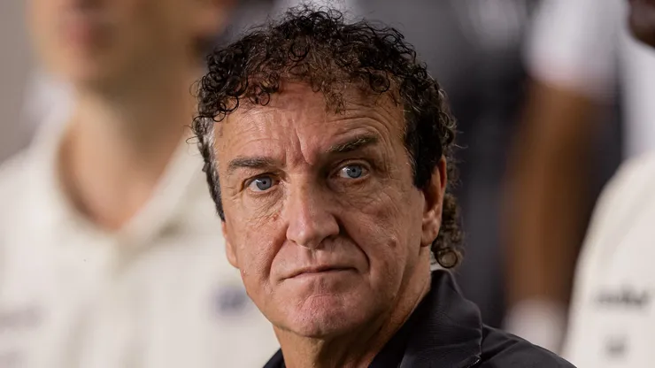 Cuca durante empate diante do Coritiba, na Vila Belmiro
