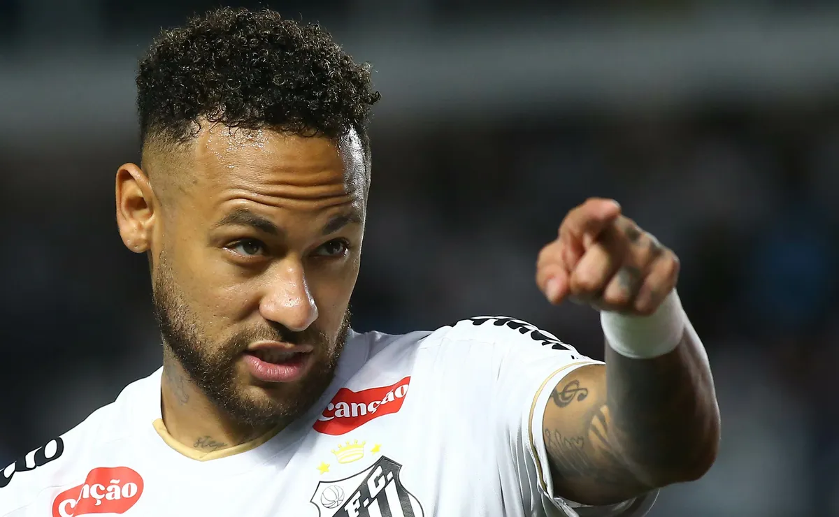Neymar é atrapalhado por jogadores do Santos na busca pela Copa do Mundo, diz Júnior: “Time não ajuda”