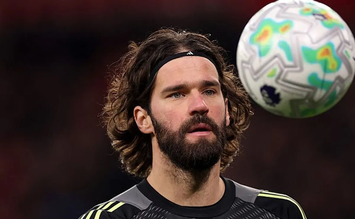 De olho na Copa, Alisson retorna nos próximos dias, diz Arne Slot