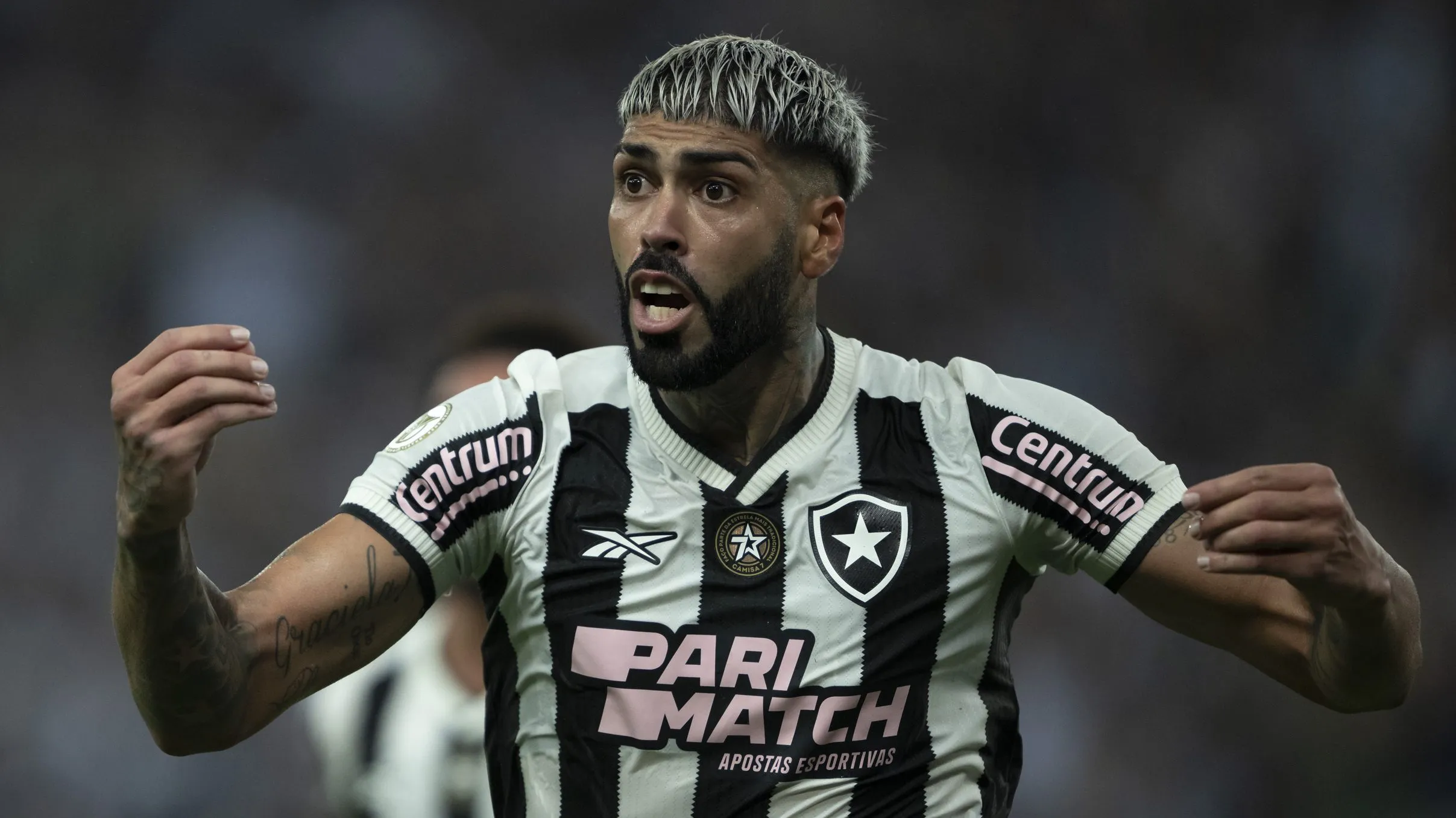 Alexander Barboza tem negociações avançadas com o Palmeiras - Foto: Jorge Rodrigues/AGIF.