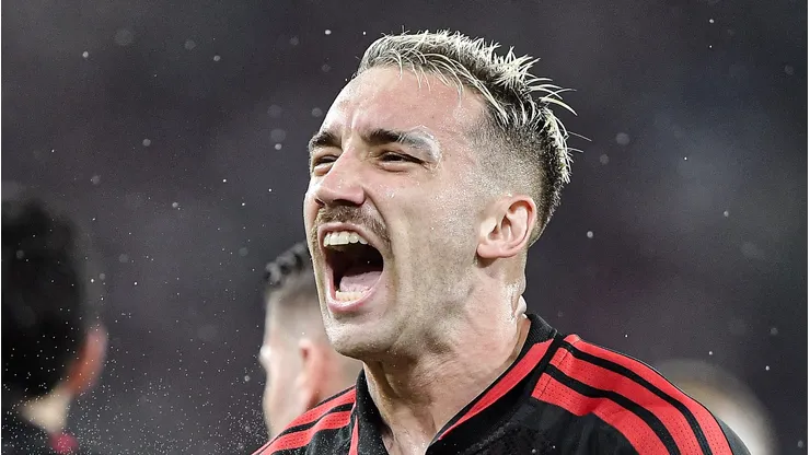 Léo Ortiz comemorando gol pelo Fla.
