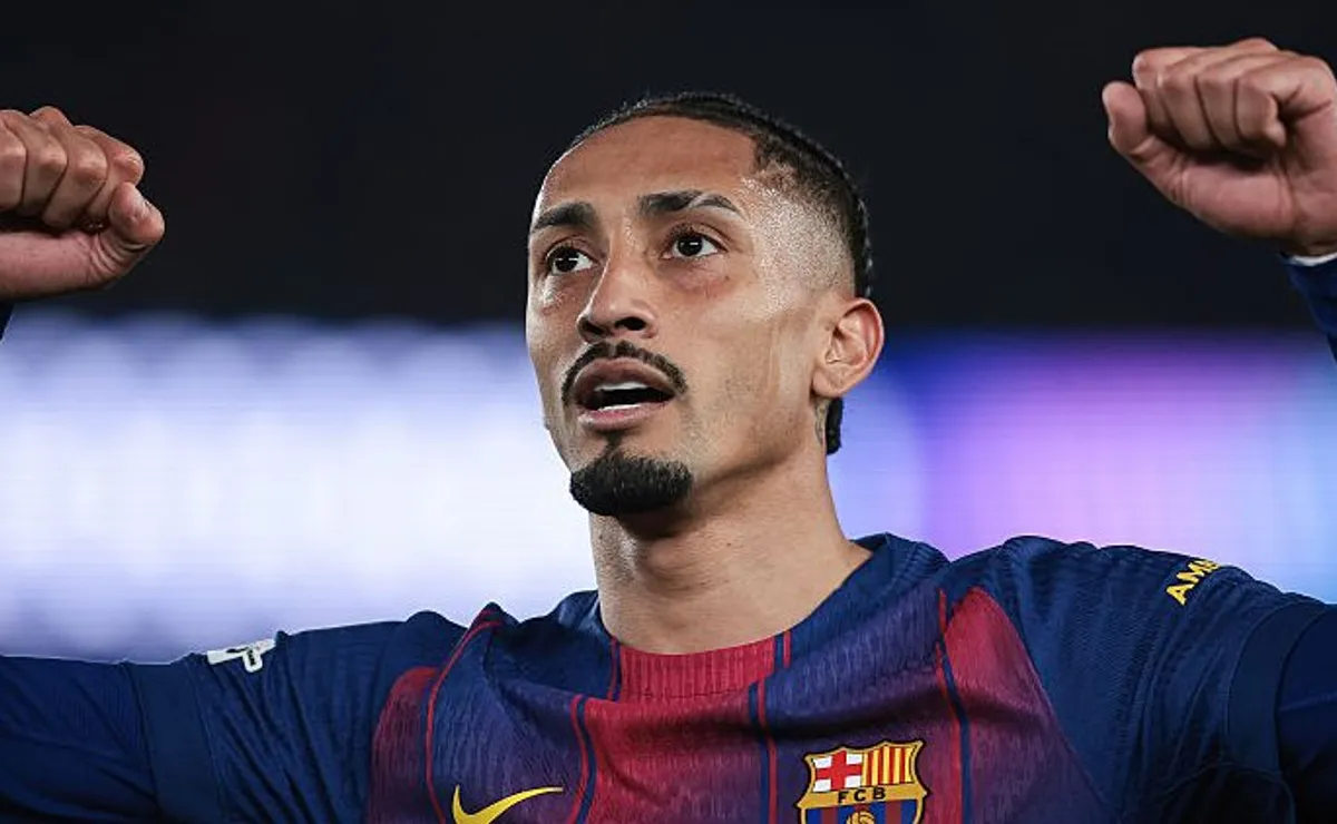 Raphinha volta a treinar no Barcelona e pode reforçar a Seleção Brasileira na Copa do Mundo