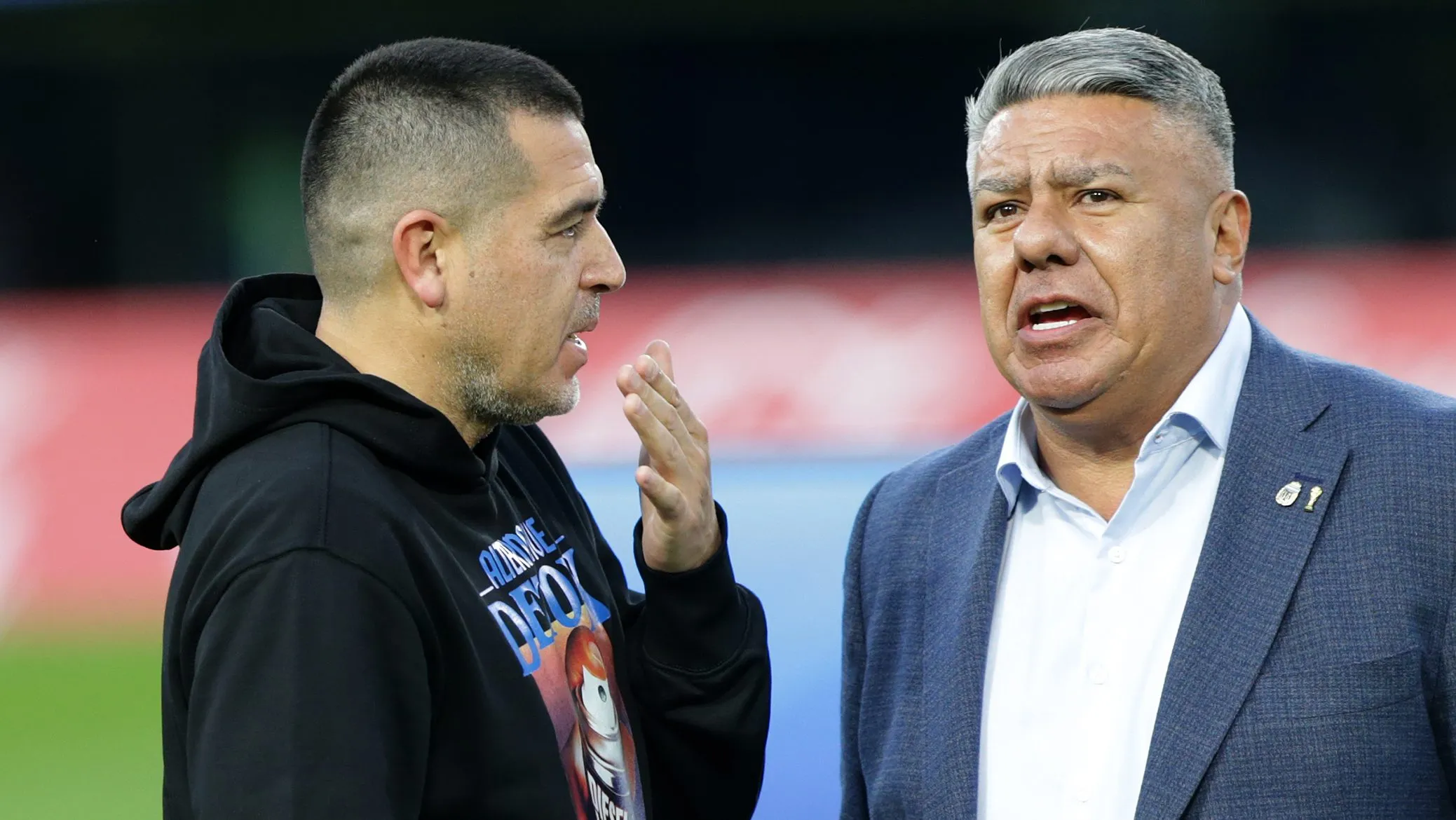 Foto: Daniel Jayo/Getty Images – Riquelme, presidente do Boca, já fez contatos pelo meia do Santos na última janela.