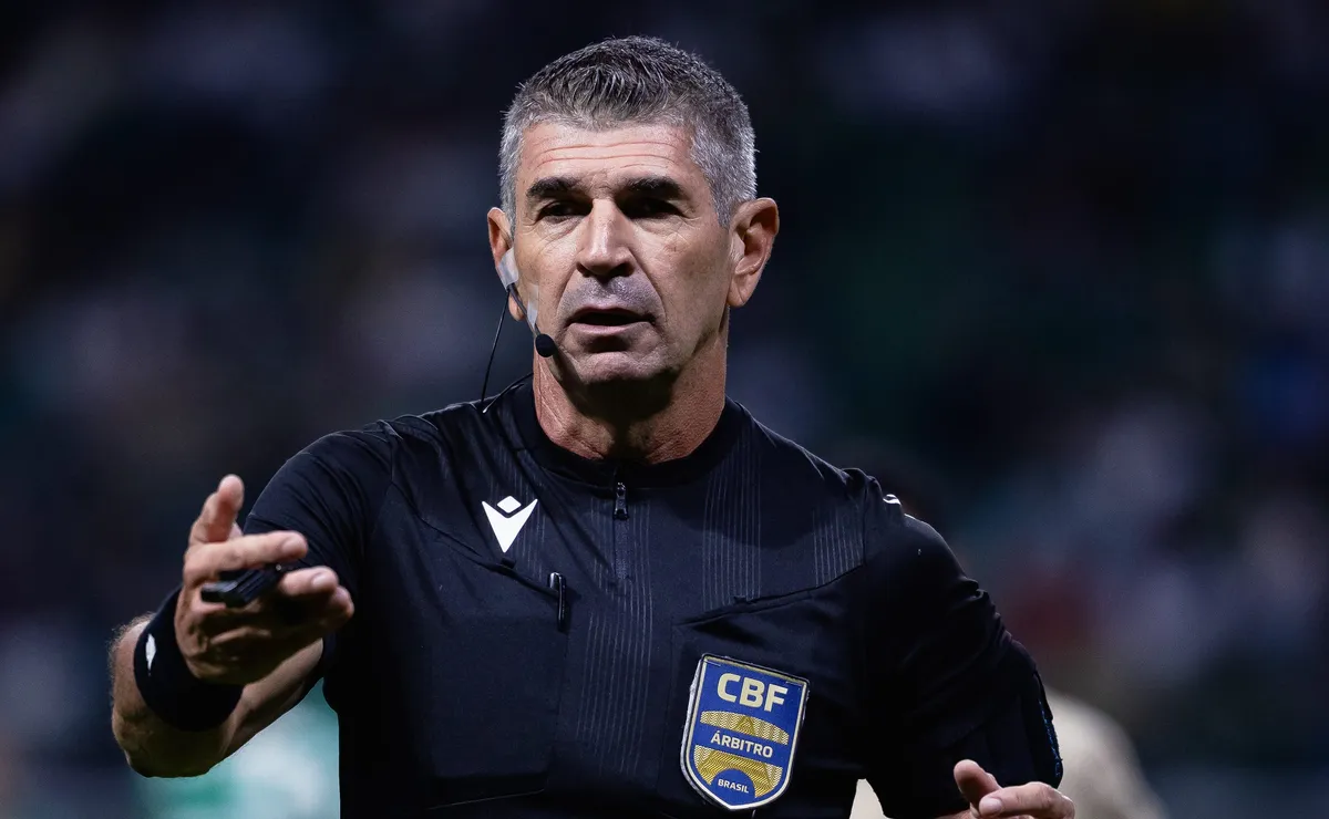 Árbitro relata gesto de ‘roubo’ de volante do Jacuipense em súmula contra Palmeiras na Copa do Brasil