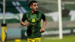Neto Moura jogador do Mirassol durante aquecimento antes da partida contra o Palmeiras no estadio Arena Allianz Parque pelo campeonato Brasileiro A 2026. Foto: Marco Miatelo/AGIF