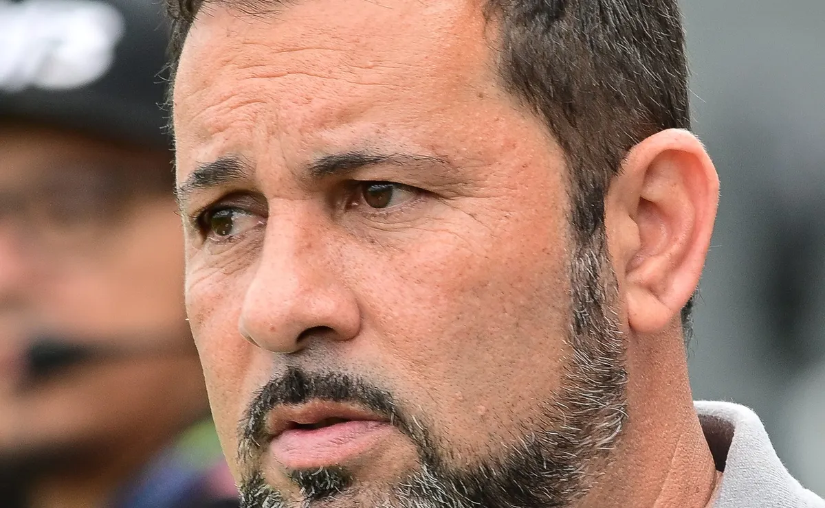 Santos demite Caio Couto após queda de rendimento e jejum no Brasileirão