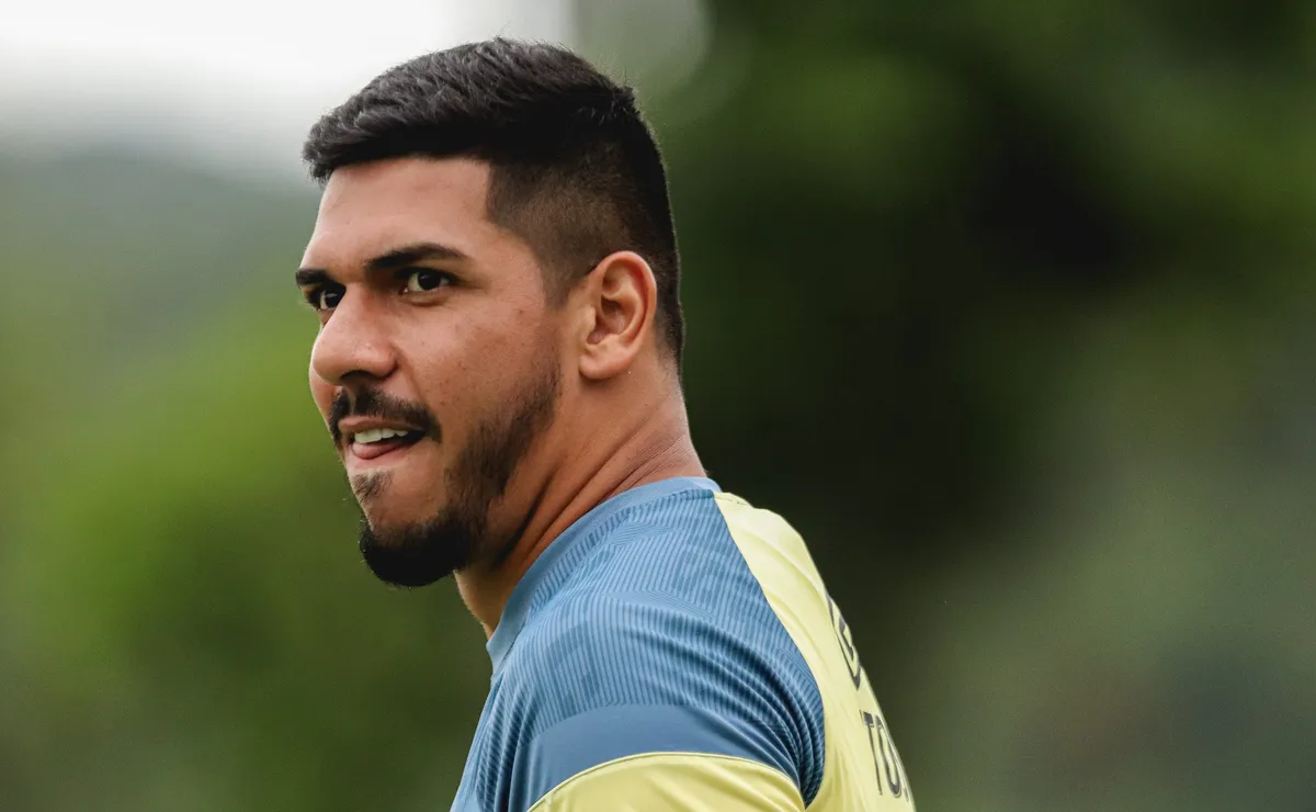 Venda de Gabriel Brazão abre caminho para volta de João Paulo no Santos