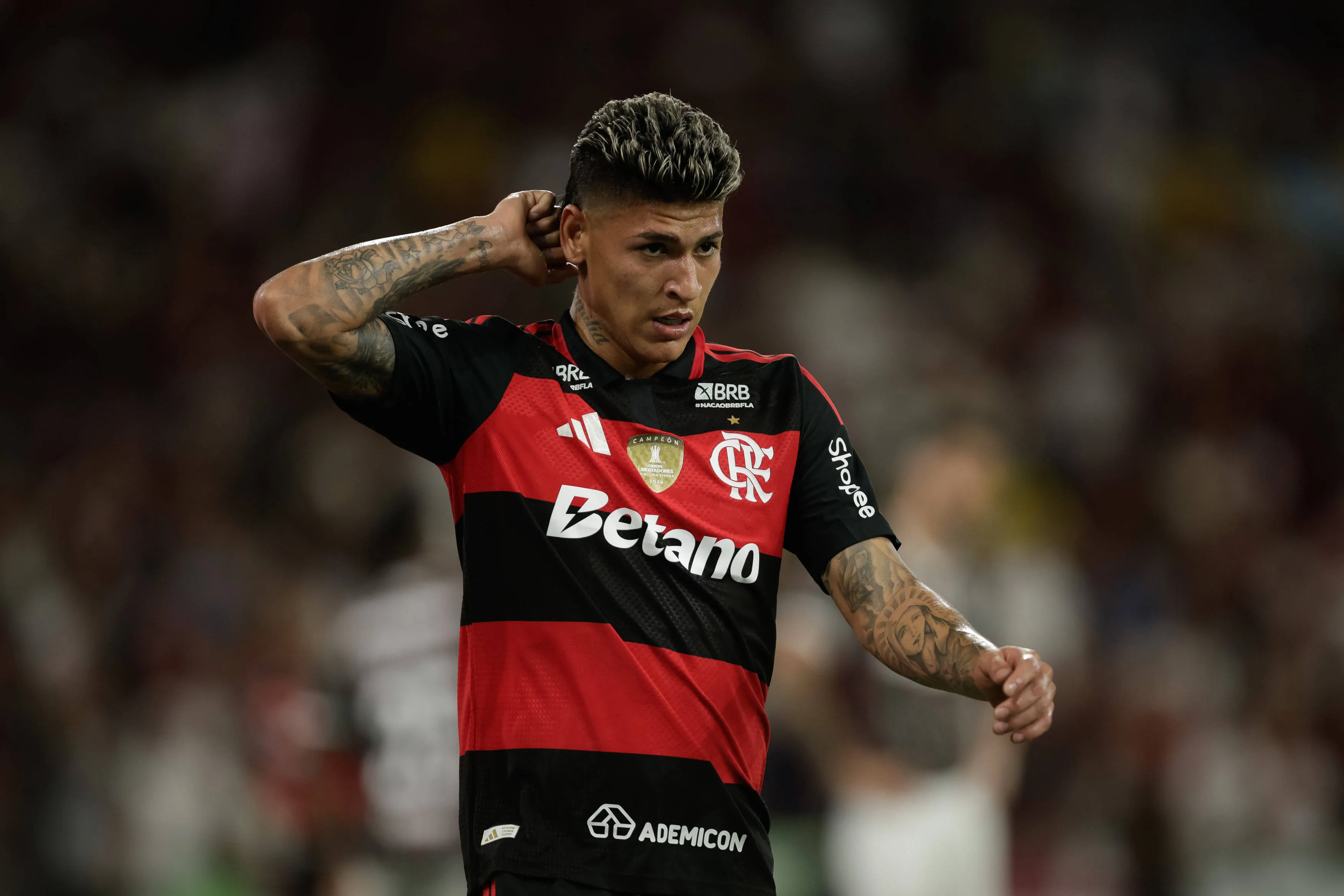 Carrascal acabou levando cartão vermelho de Klein na Supercopa, prejudicando Flamengo contra Corinthians – Foto: IMAGO / ZUMA Press Wire