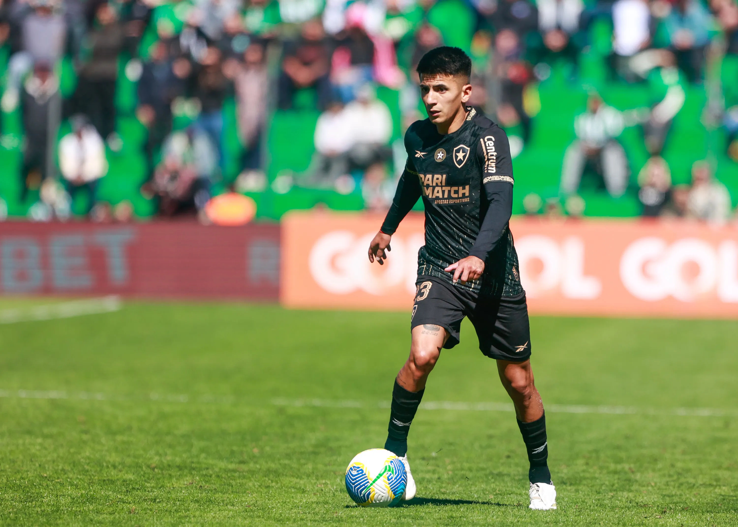 Thiago Almada em ação pelo Botafogo. Foto: Luiz Erbes/AGIF