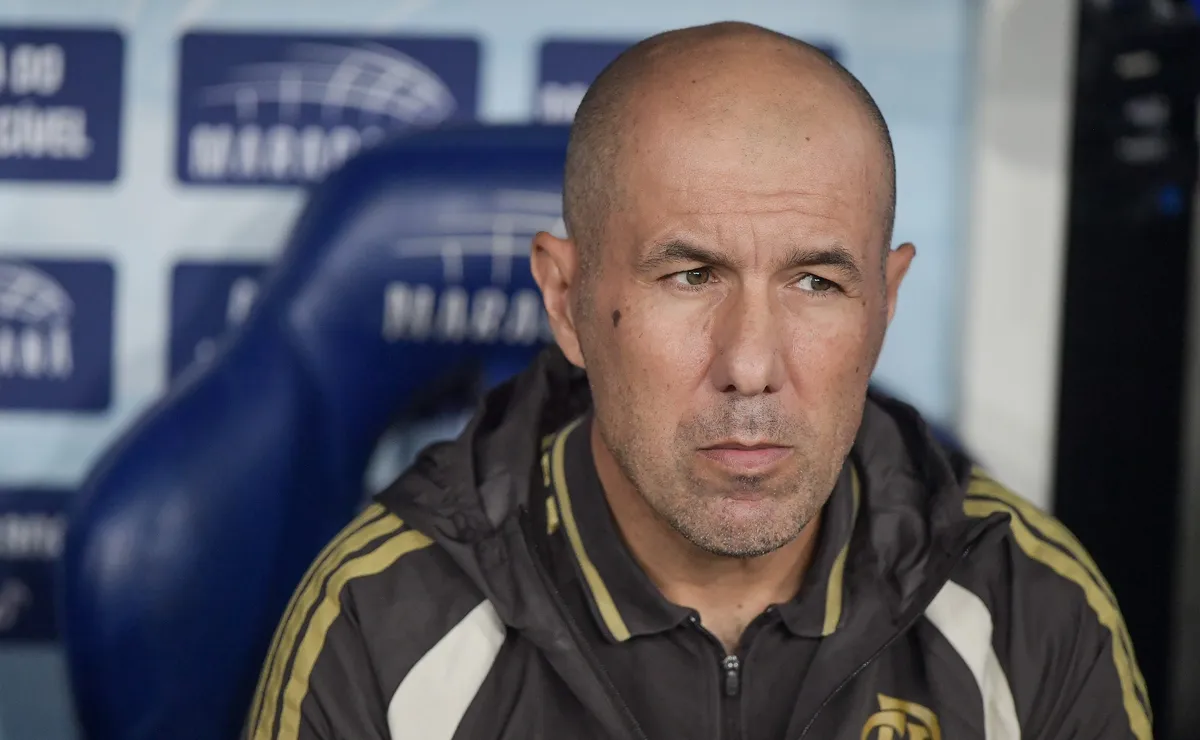 Leonardo Jardim projeta poupar De la Cruz no Flamengo contra o Atlético por causa do gramado