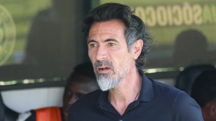 PR - CURITIBA - 19/04/2026 - BRASILEIRO A 2026, CORITIBA X ATLETICO-MG - Eduardo Dominguez tecnico do Atletico-MG durante partida contra o Coritiba no estadio Couto Pereira pelo campeonato Brasileiro A 2026. Foto: Robson Mafra/AGIF