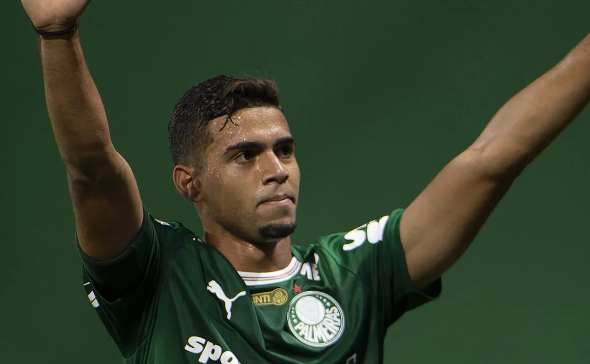 Arthur desbanca Jefté e Abel Ferreira define novo titular do Palmeiras contra o Bragantino