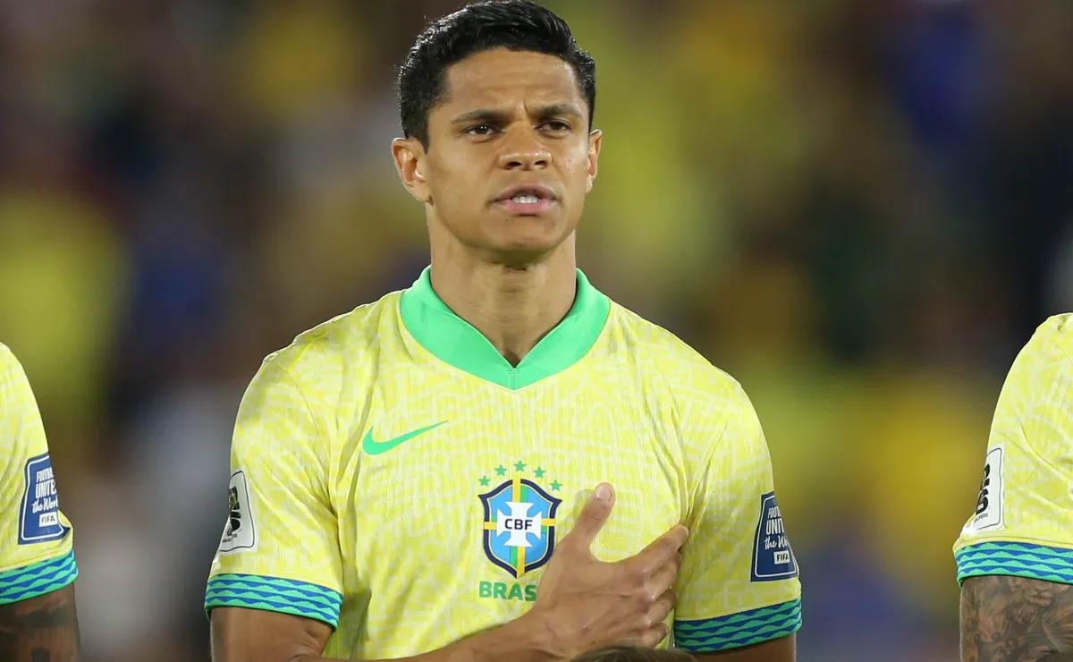Douglas Santos mira saída do Zenit após Copa e vira nome forte na Seleção Brasileira