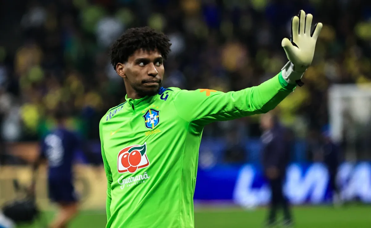 Hugo Souza mira Copa do Mundo e joga pressão em Carlo Ancelotti: “Decisão é do treinador”