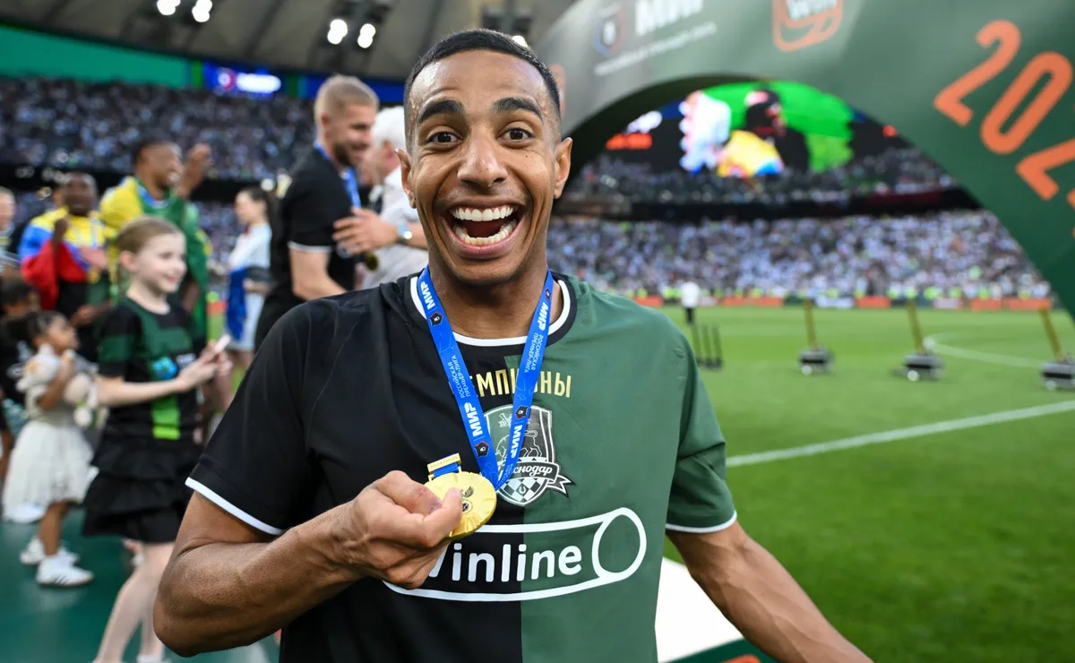 Santos quer Victor Sá, mas salário de R$ 1 milhão vira barreira