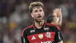 Léo Pereira em campo pelo Flamengo. Foto: Thiago Ribeiro/AGIF