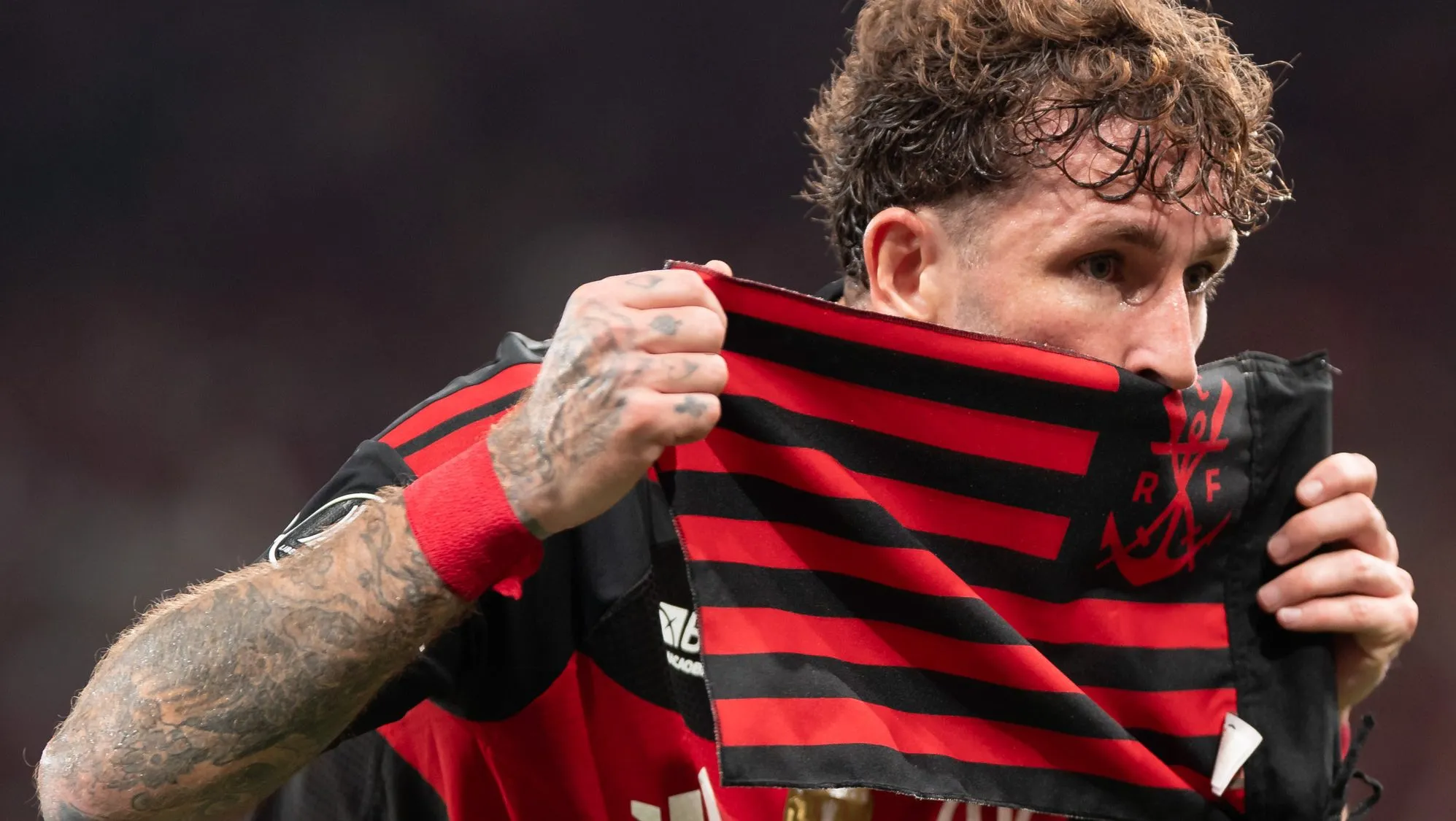 Léo Pereira comemorando pelo Mengão. Foto: Jorge Rodrigues/AGIF