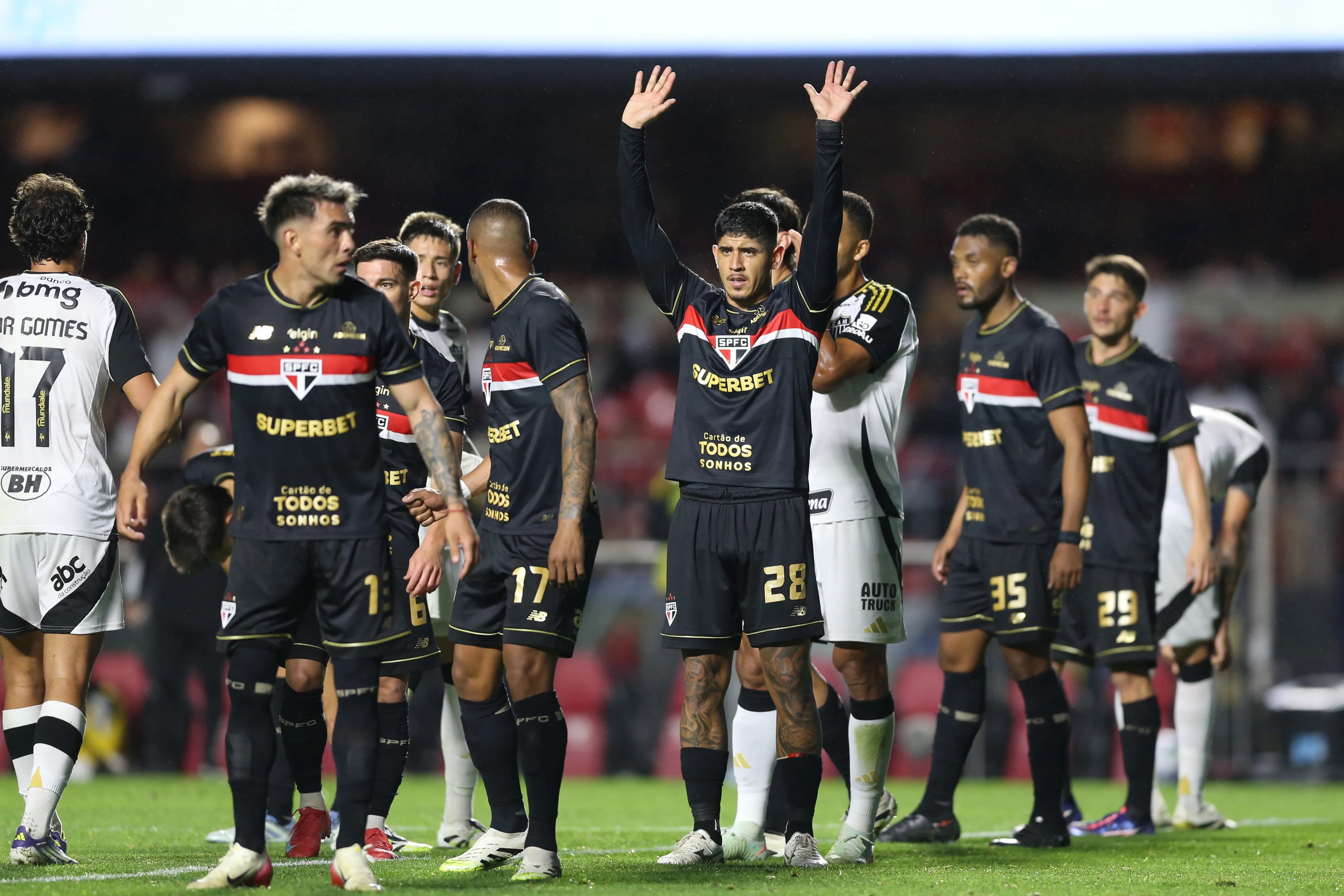 SP – SAO PAULO – 24/08/2025 – BRASILEIRO A 2025, SAO PAULO X ATLETICO-MG – Alan Franco jogador do Sao Paulo durante a partida contra o Atletico no estadio Morumbis em Sao Paulo (SP), pelo campeonato Brasileiro A 2025. Foto: Marlon Costa/AGIF