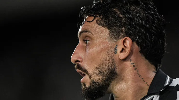 Alex Telles comenta crise da SAF do Botafogo, trabalho de Franclim e sonho com a Seleção Brasileira - Foto Thiago RibeiroAGIF