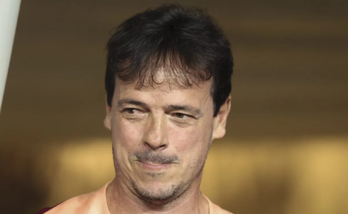 Torcida do Corinthians critica teste de Diniz com Carrillo na lateral-direita contra o Vasco: “Invenção”