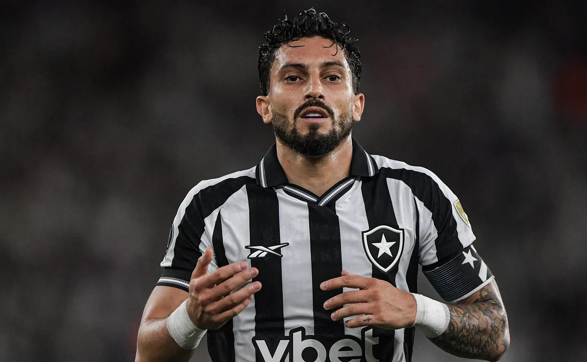 Alex Telles no Palmeiras é contratação aprovada pela torcida após Marlon Freitas e proposta por Barboza