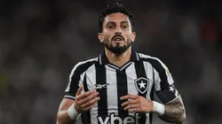 Alex Telles em campo pelo Botafogo. Foto: Thiago Ribeiro/AGIF