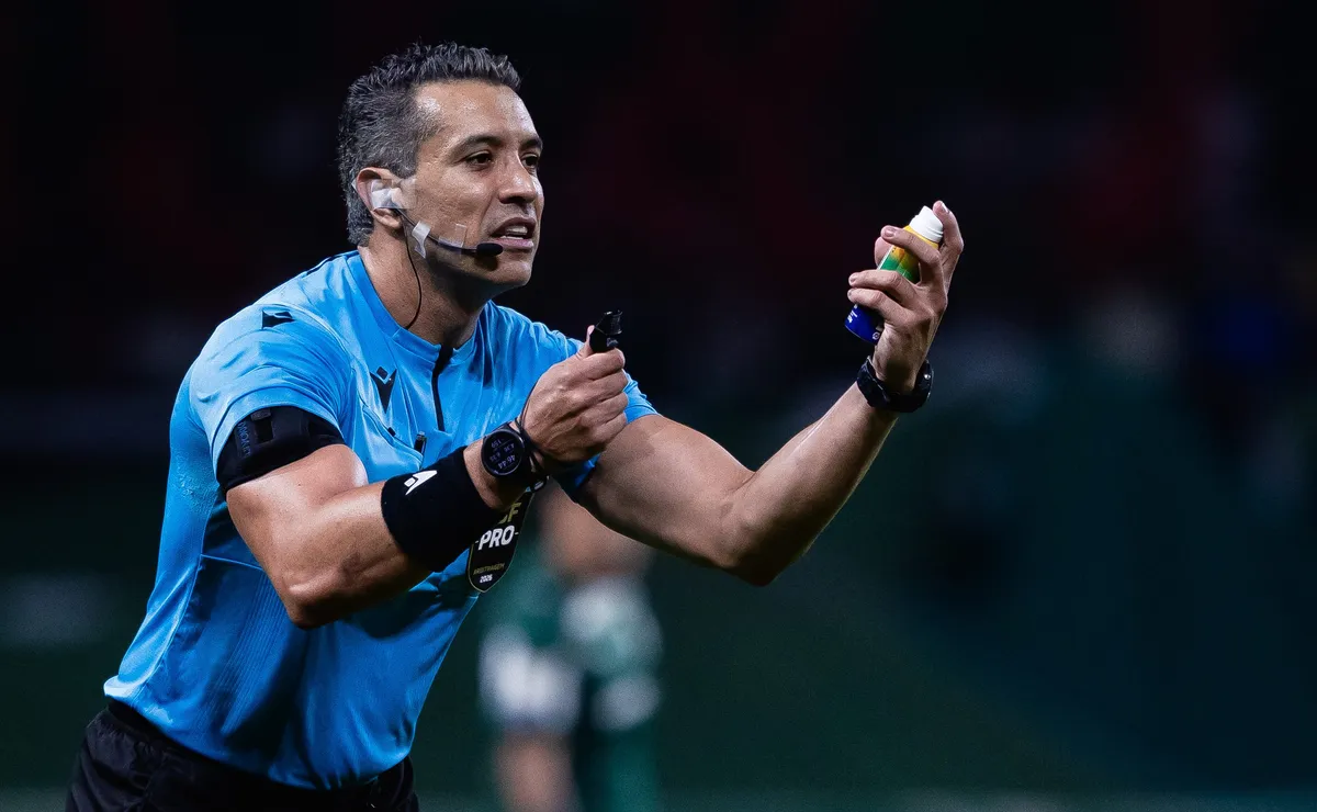 Arbitragem definida para Grêmio x Coritiba aumenta atenção em jogo decisivo na Arena