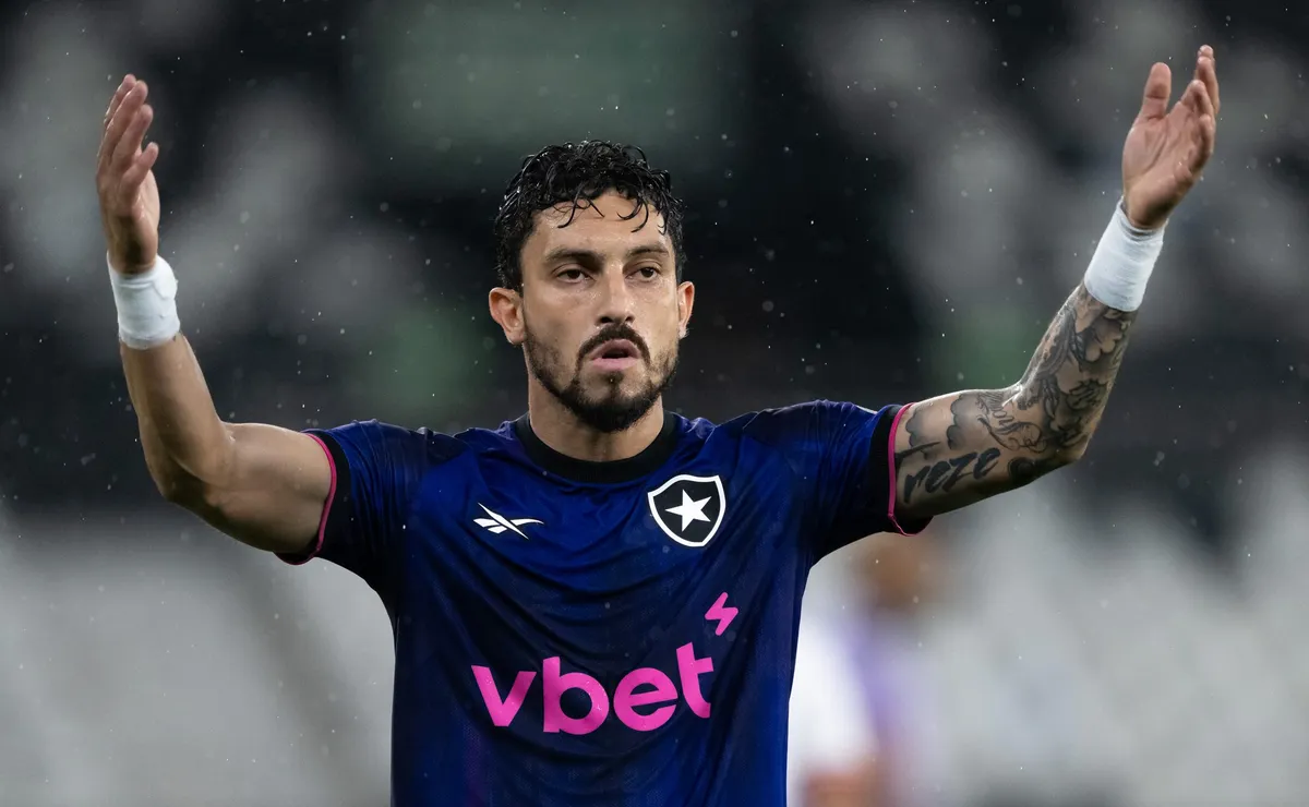 Grêmio descarta Alex Telles e define lateral-direita como prioridade na próxima janela, diz jornalista