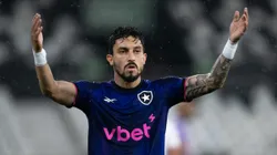 Alex Telles jogando pelo Botafogo - Foto: Jorge Rodrigues/AGIF