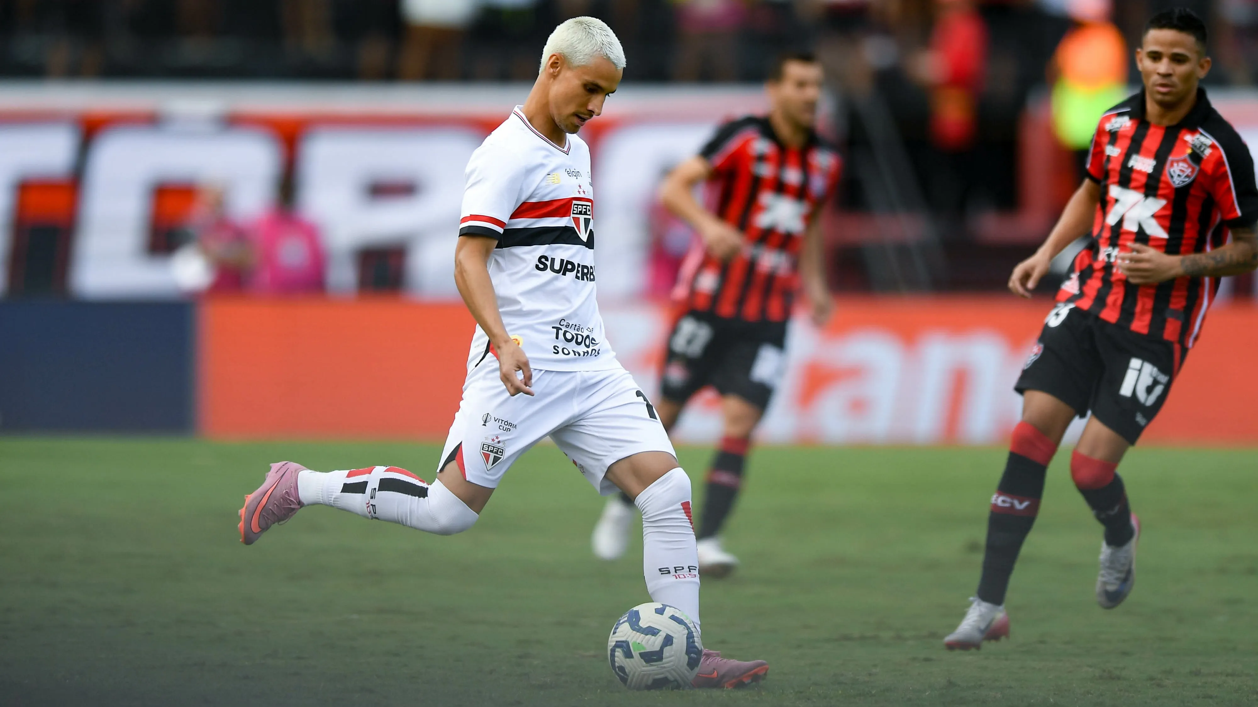 Ferreirinha jogador do Sao Paulo durante partida contra o Vitoria no estadio Barradao pelo campeonato Brasileiro A 2025. Foto: Jhony Pinho/AGIF