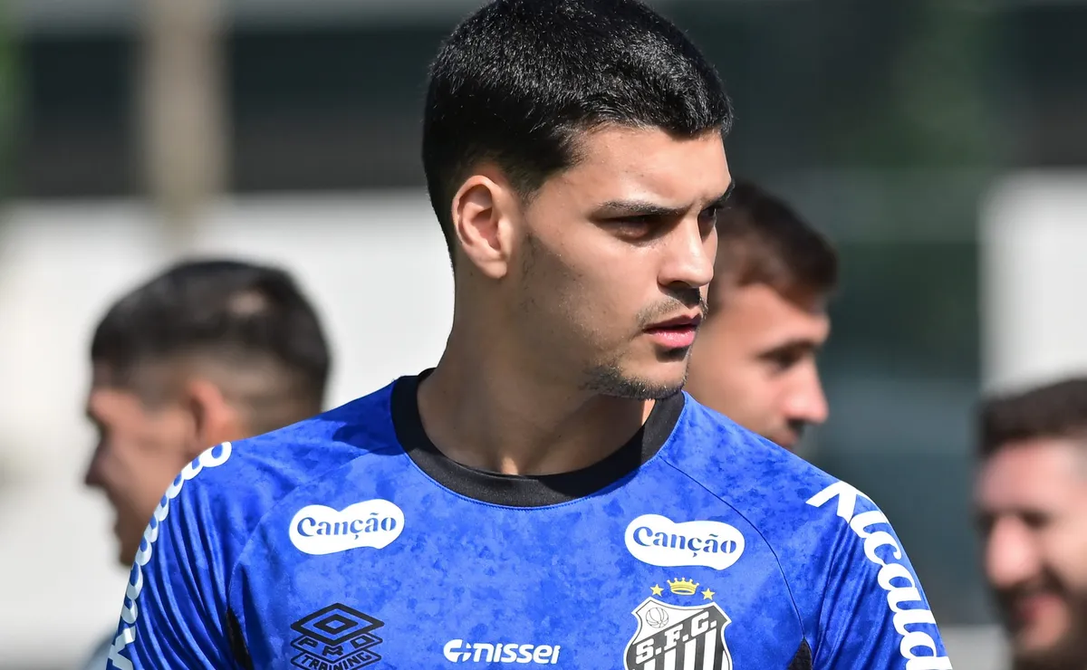 Gabriel Brazão quis jogar contra o Bahia e Cuca barrou volta do goleiro