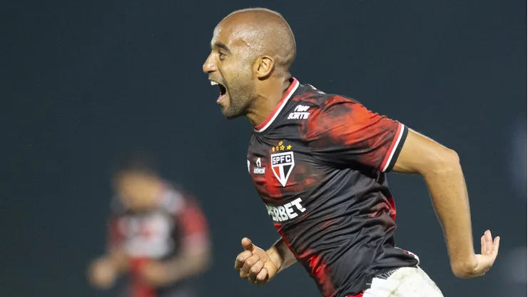 Lucas jogador do Sao Paulo comemora seu gol durante partida contra o Vasco no estadio Brinco de Ouro pelo campeonato Brasileiro A 2024. Foto: Anderson Romao/AGIF
