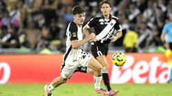 Andres Gomez jogador do Vasco disputa lance com Breno Bidon jogador do Corinthians durante partida no estadio Maracana pelo campeonato Copa Do Brasil 2025. Foto: Alexandre Loureiro/AGIF