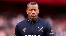 Zagueiro em jogo do West Ham. Photo by Alex Pantling/Getty Images