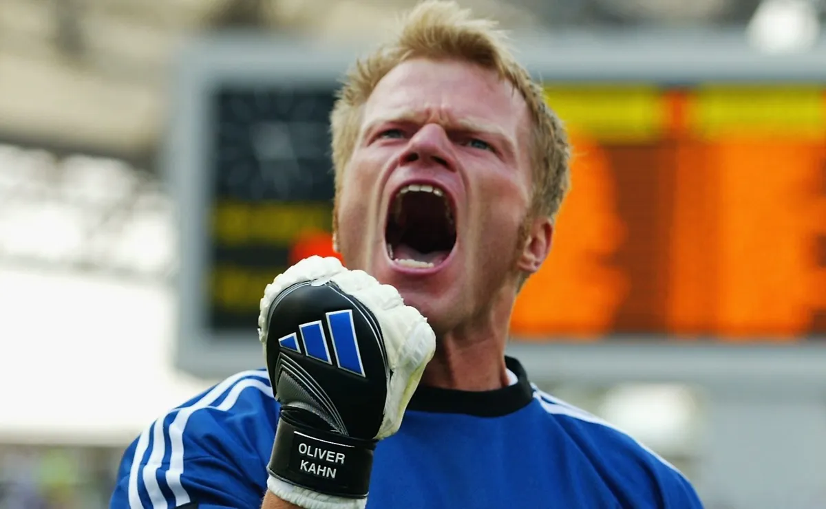 Oliver Kahn, o lendário goleiro alemão que brilhou como protagonista na Copa do Mundo de 2002