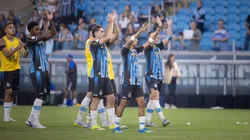 Jogadores do Gremio comemoram vitoria ao final da partida contra o Confiança. Foto: Maxi Franzoi/AGIF