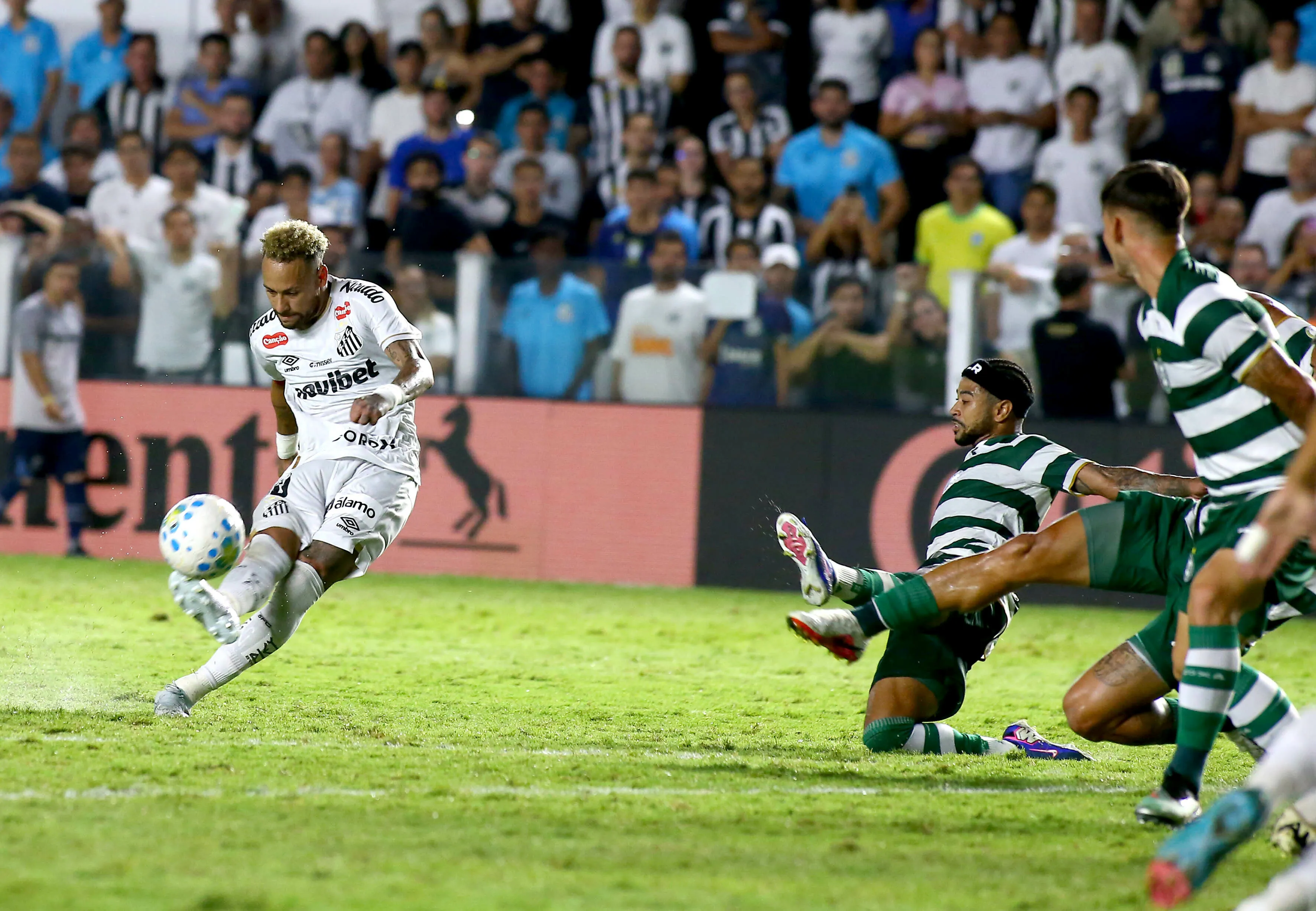 SP – SANTOS – 22/04/2026 – COPA DO BRASIL 2026, SANTOS X CORITIBA – Neymar jogador do Santos durante partida contra o Coritiba no estadio Vila Belmiro pelo campeonato Copa Do Brasil 2026. Foto: Mauricio De Souza/AGIF